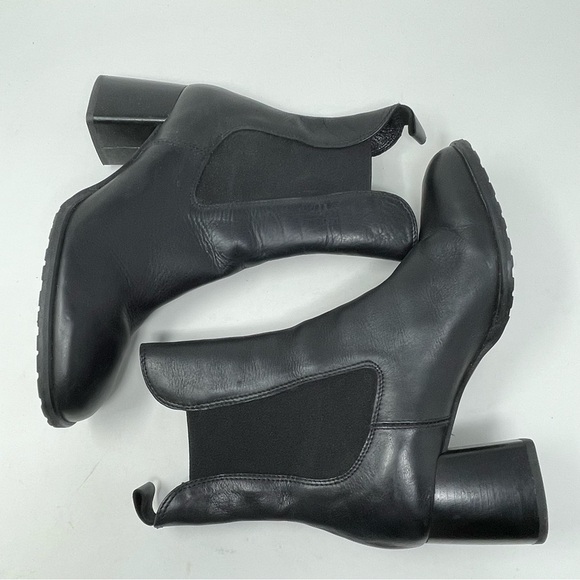 Paola Ferri Black Leather Ankle Boots – Size 10, Pull-On with Elastic Sides - Picture 3 of 10